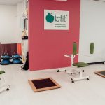 Explore a modern fitness studio in Yalova, Türkiye, featuring sleek exercise equipment.